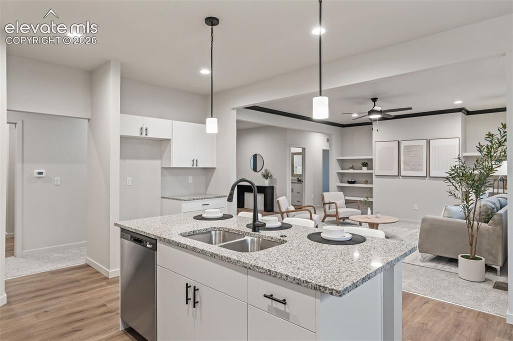 Image 18 of 41: Kitchen