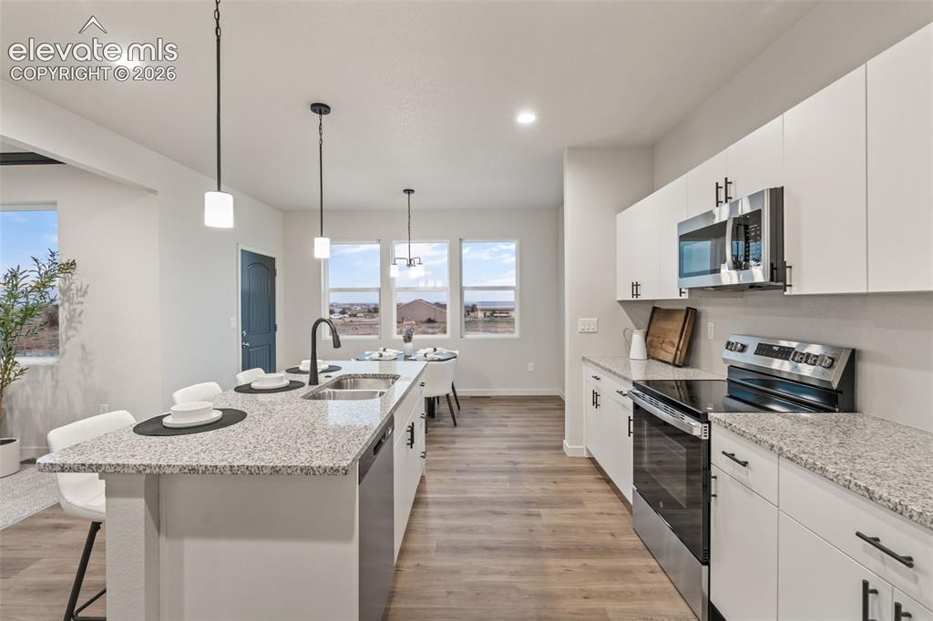 Image 19 of 41: Kitchen