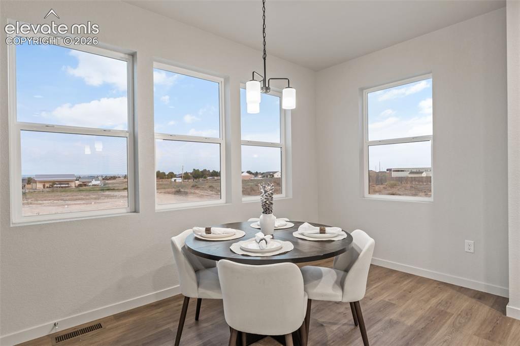 Image 20 of 41: Dining Area