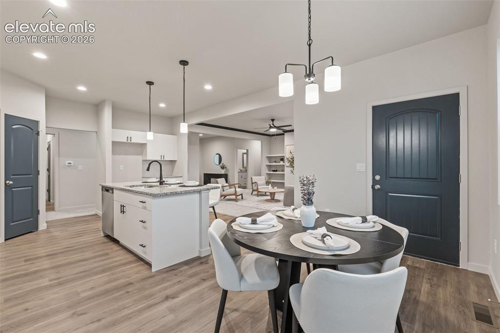 Image 21 of 41: Dining Area