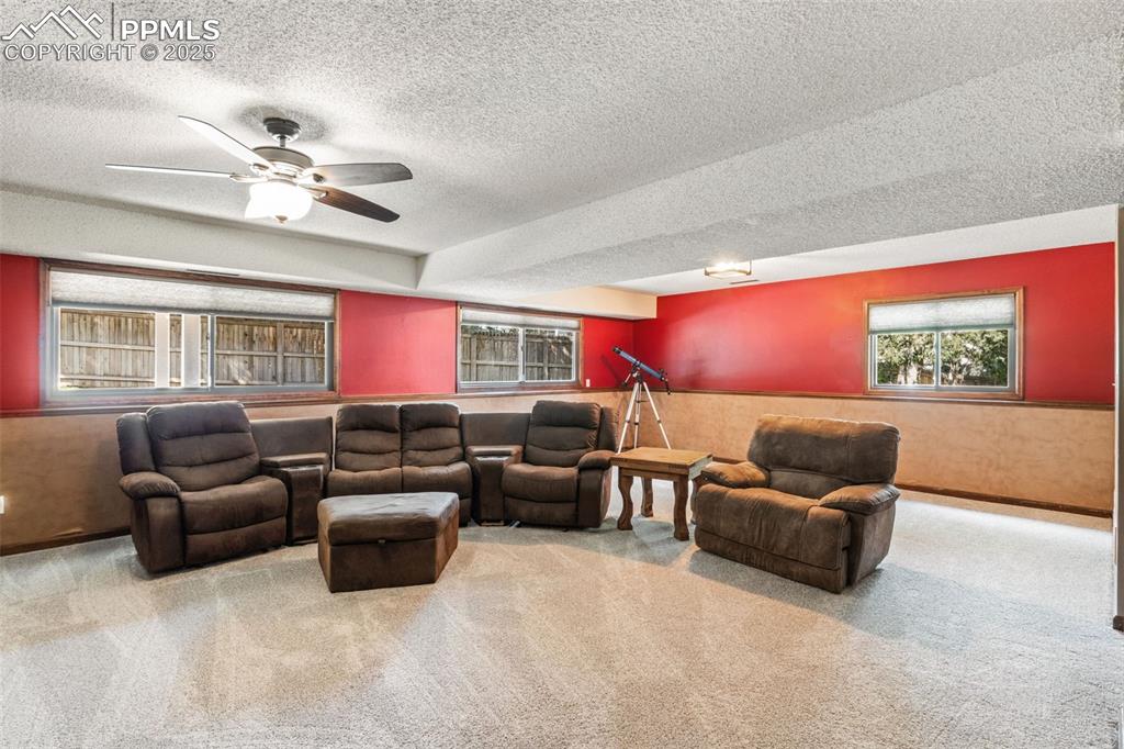 Image 17 of 30: Family Room