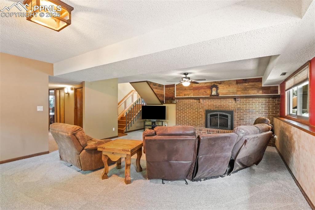 Image 20 of 30: Family Room