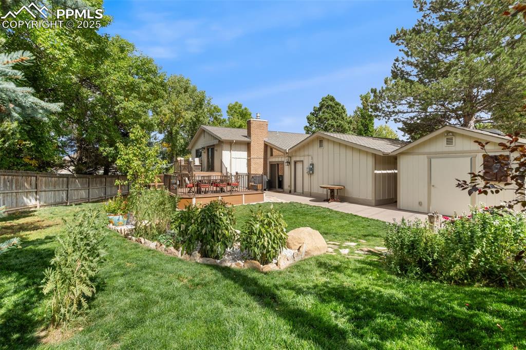 Image 26 of 30: Yard