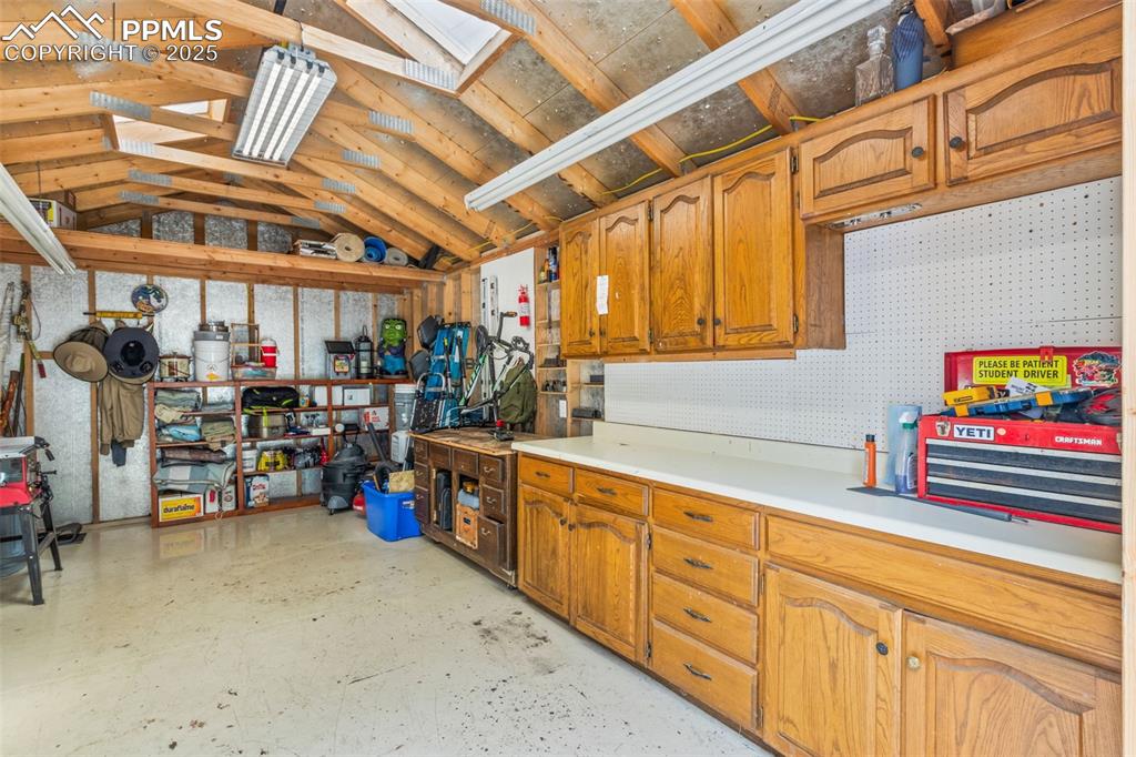 Image 27 of 30: Workshop