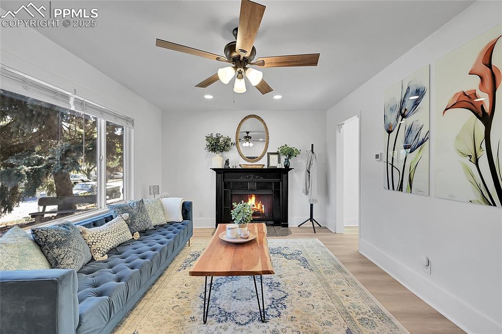 Image 7 of 47: Plenty of space to entertain