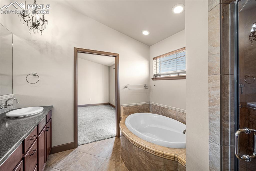 Image 18 of 25: Bathroom