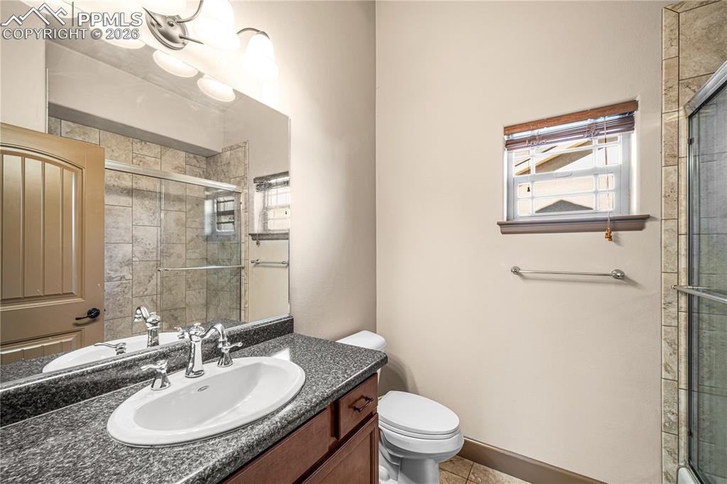 Image 20 of 25: Bathroom