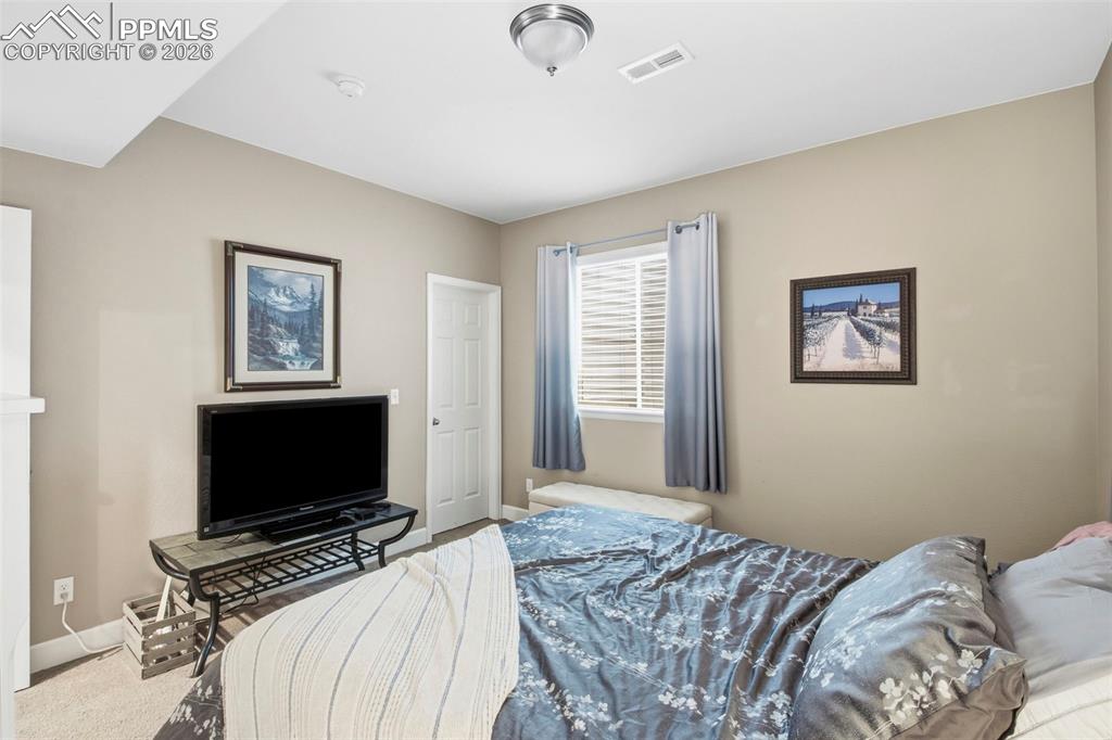 Image 17 of 47: Bedroom