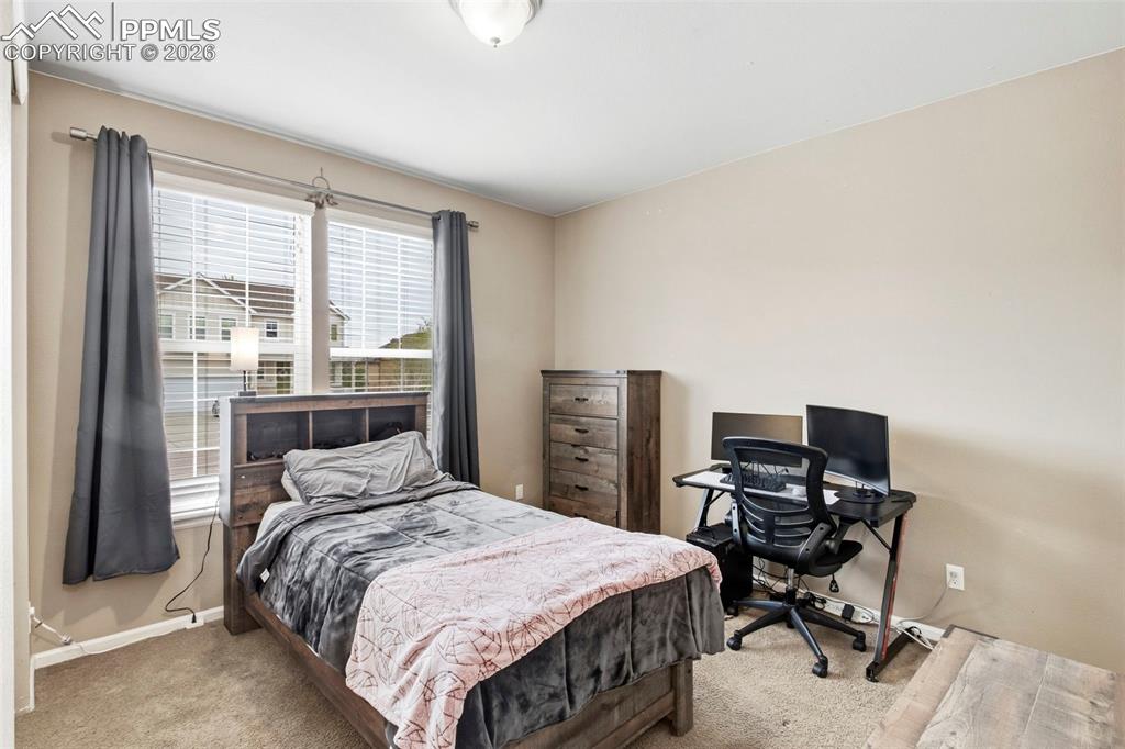 Image 18 of 47: Bedroom