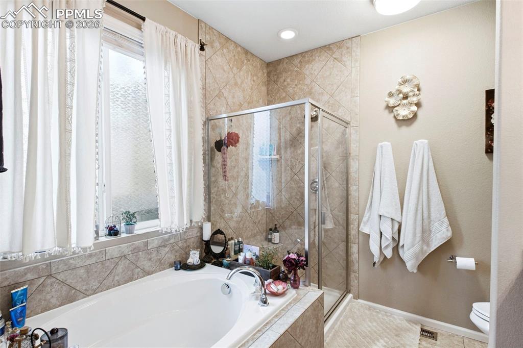 Image 29 of 47: Bathroom