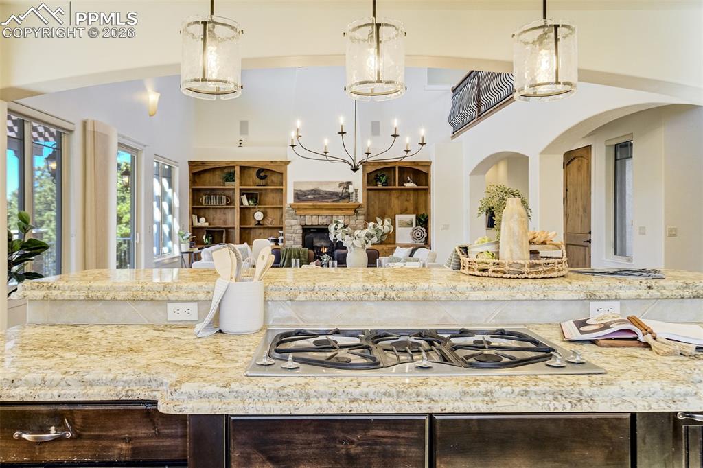 Image 12 of 50: Kitchen