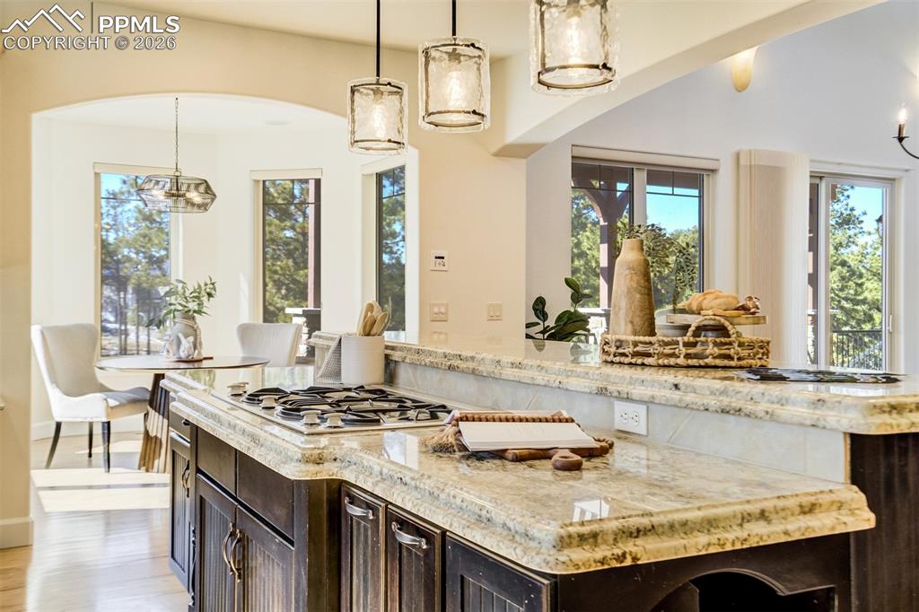 Image 13 of 50: Kitchen