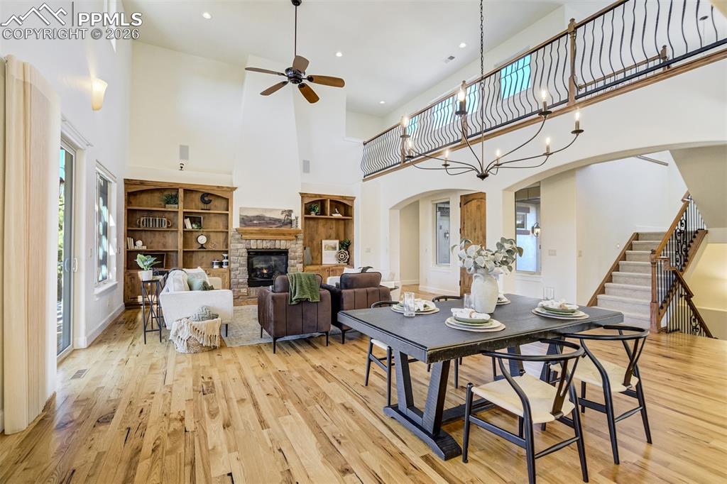 Image 14 of 50: Dining Area