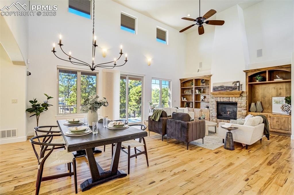 Image 17 of 50: Dining Area