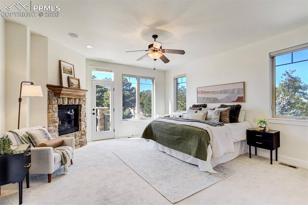 Image 18 of 50: Bedroom