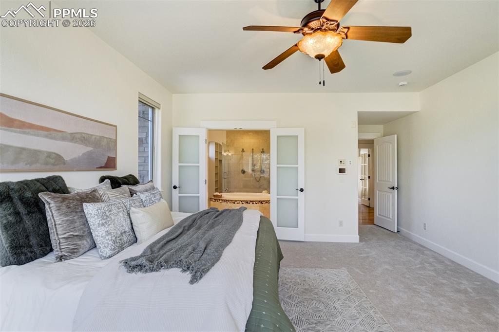 Image 19 of 50: Bedroom