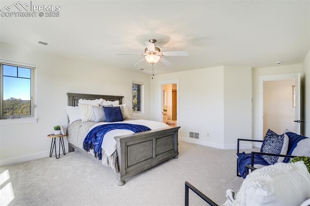 Image 26 of 50: Bedroom