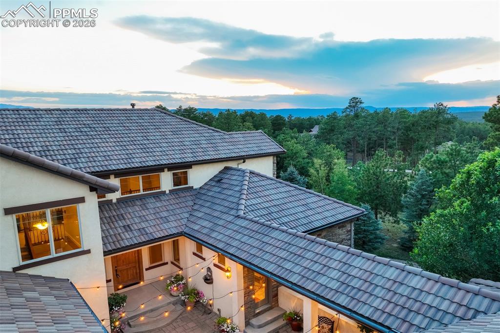 Image 4 of 50: Back of Structure