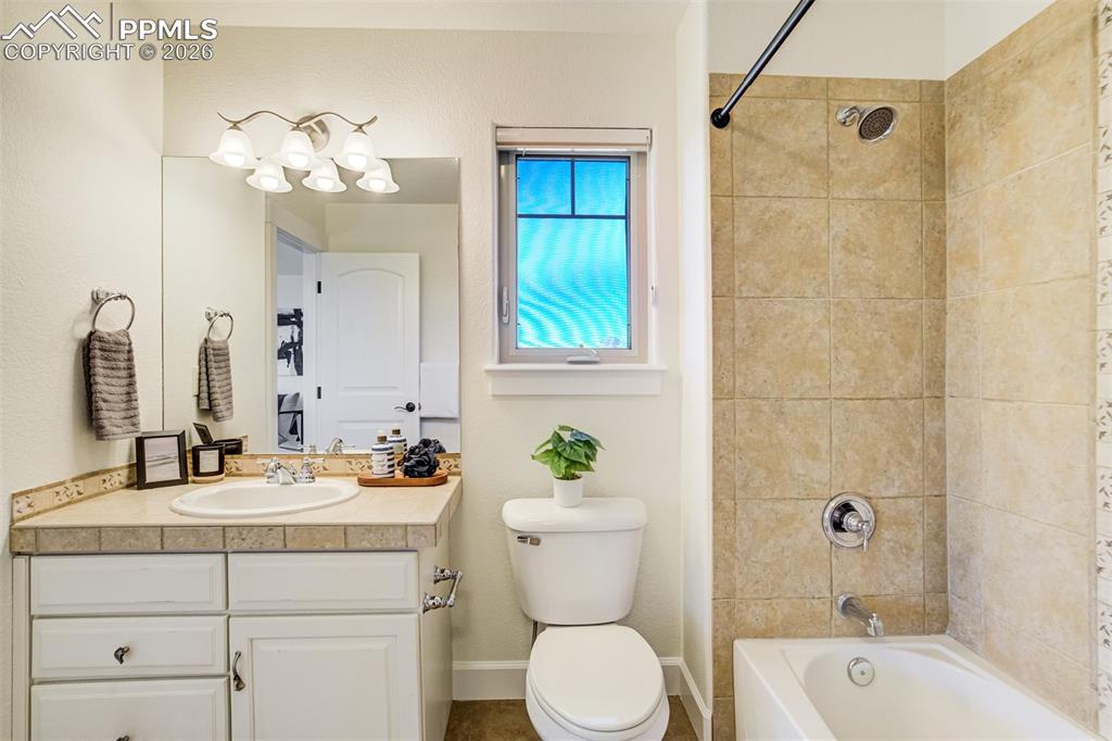 Image 42 of 50: upstairs en suite