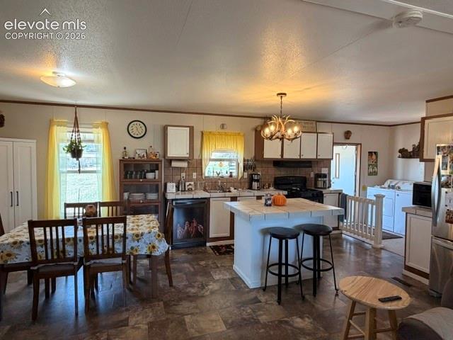 Image 10 of 39: Kitchen
