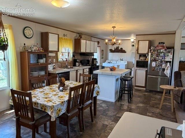 Image 11 of 39: Dining Area