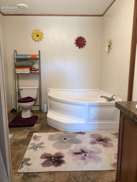 Image 31 of 39: 5pc bath, soaking tub