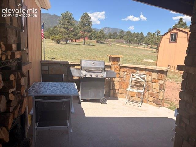 Image 6 of 39: 10x12 Patio