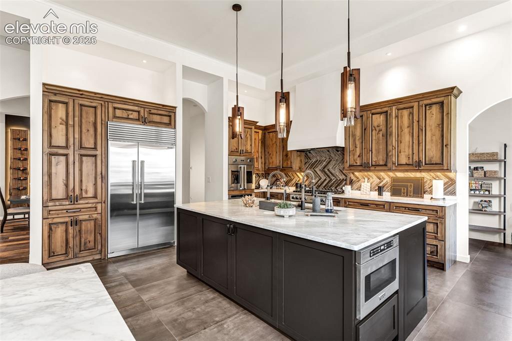 Image 11 of 50: Kitchen