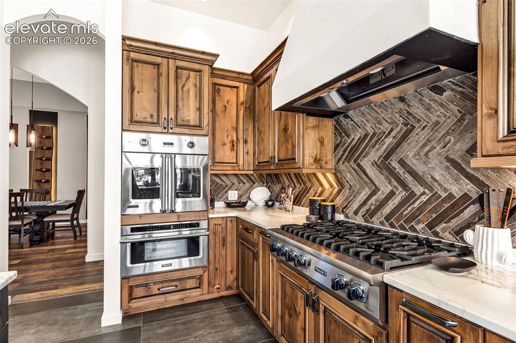 Image 12 of 50: Kitchen