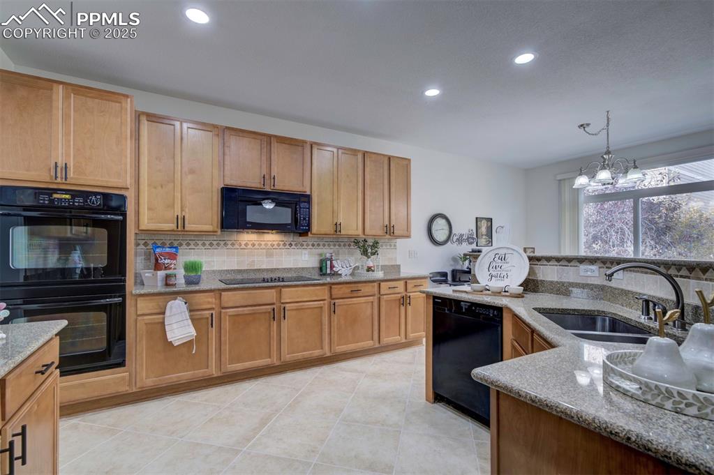 Image 12 of 38: double oven and separate cooktop