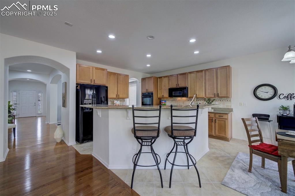 Image 13 of 38: breakfast bar