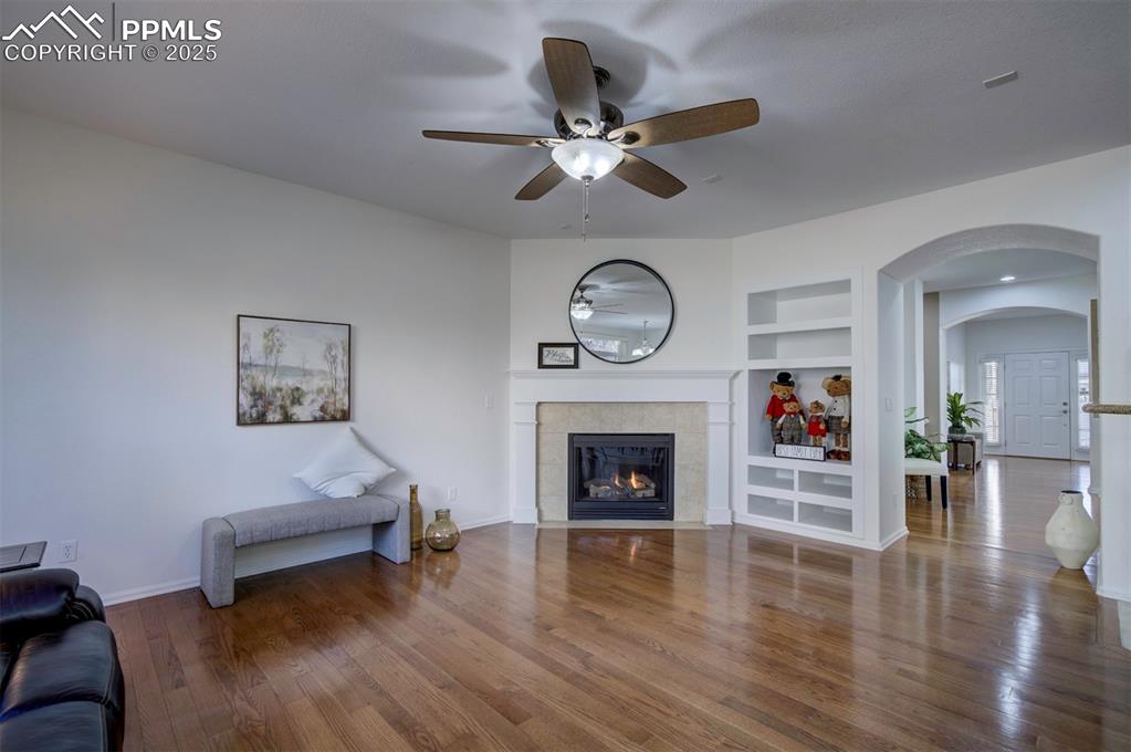 Image 8 of 38: Family Room