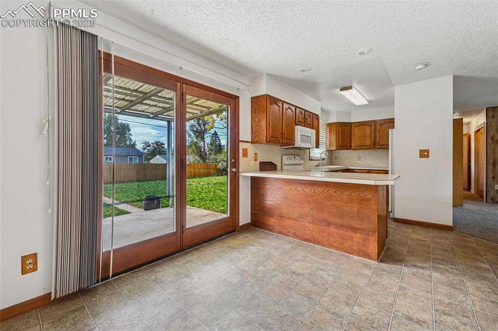 Image 9 of 22: Kitchen