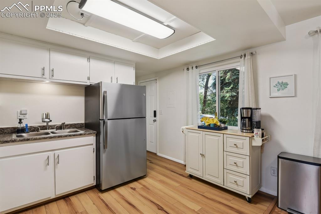 Image 11 of 29: Kitchen