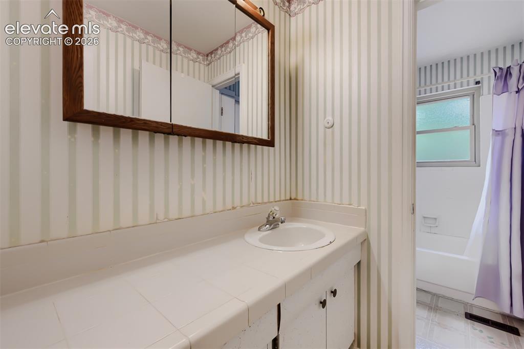Image 15 of 28: Main floor bathroom