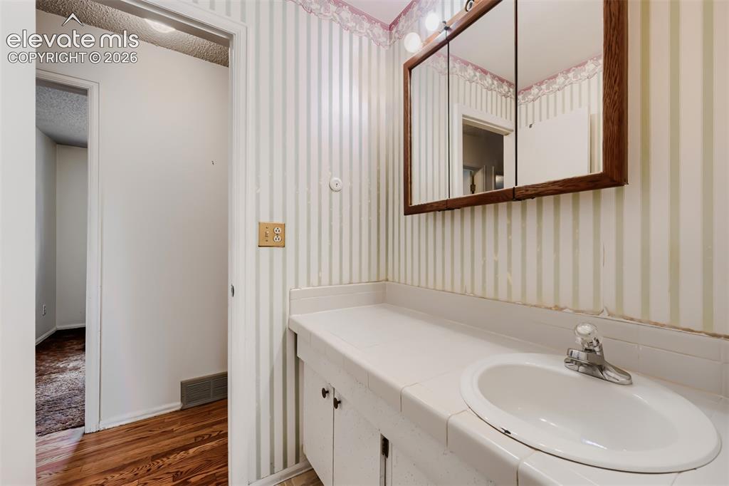 Image 16 of 28: Main floor bathroom