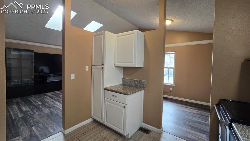 Image 11 of 42: Two-way entry into the kitchen