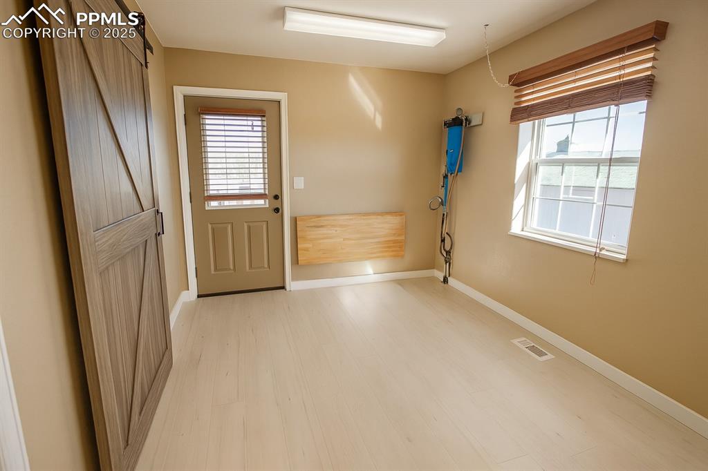 Image 14 of 49: Entry
