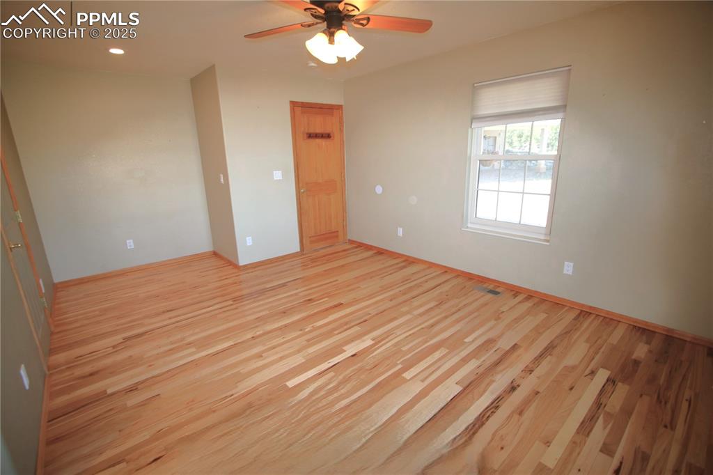 Image 19 of 49: Master Bedroom