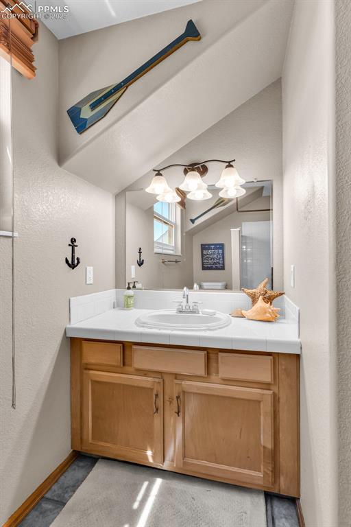 Image 31 of 49: Bathroom