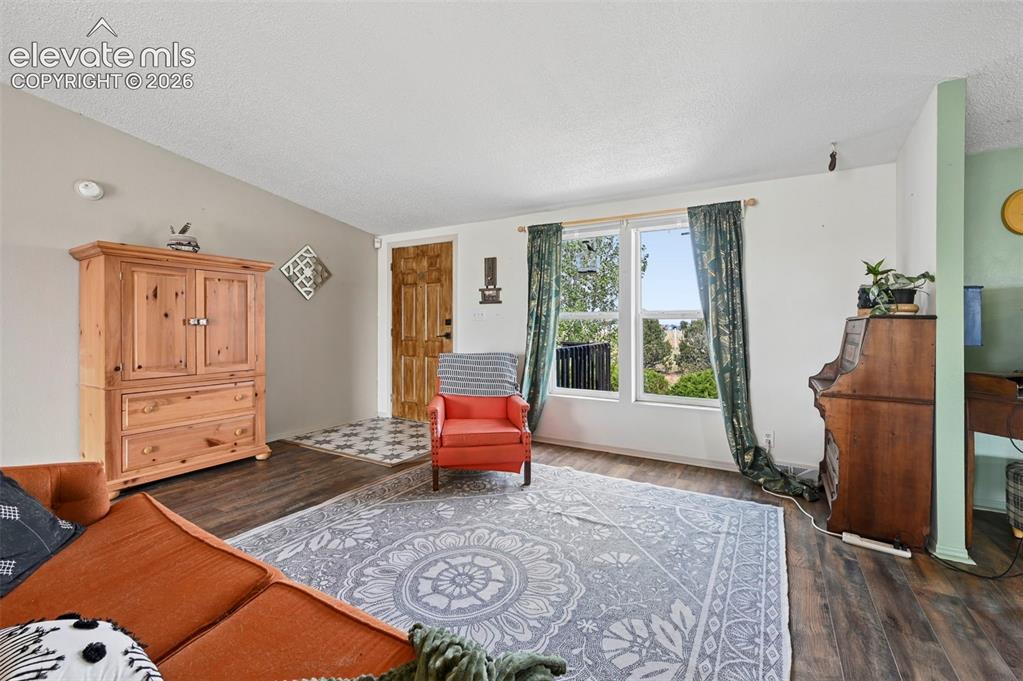 Image 13 of 49: Tile Entrance-Bright and Open