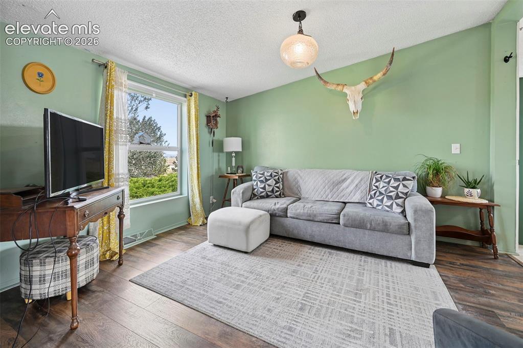 Image 15 of 49: Great Open Floor Plan