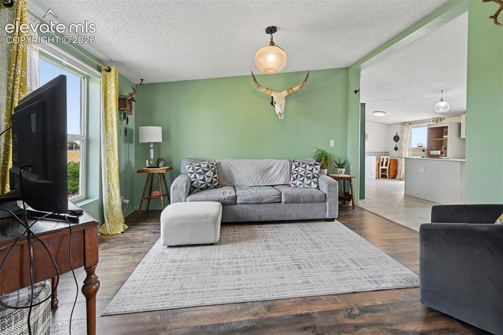 Image 16 of 49: Grand Room!