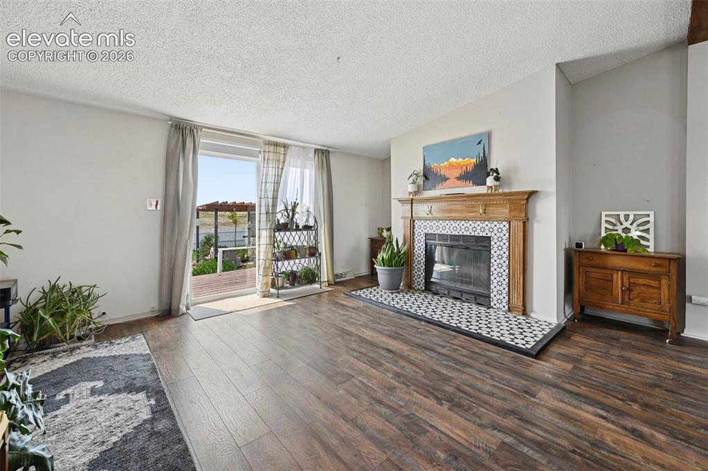 Image 18 of 49: Open and Bright Grand Room!
