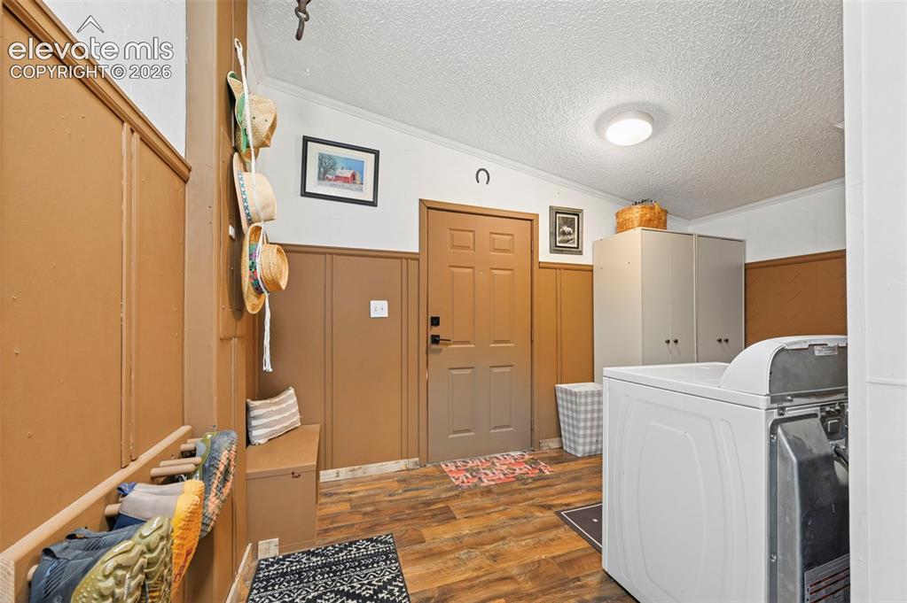 Image 32 of 49: Laundry/Utility Room