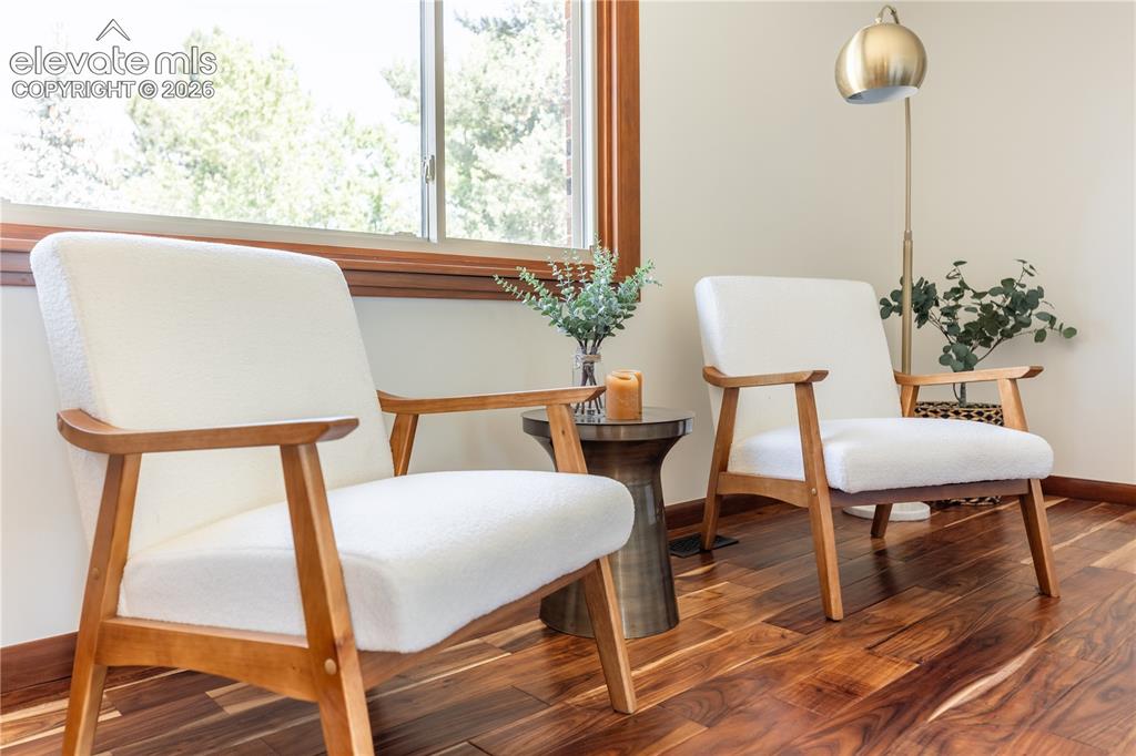 Image 9 of 50: Sitting Room
