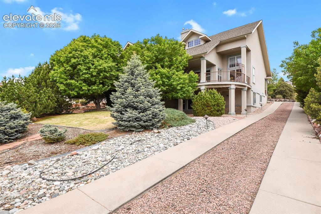 Image 2 of 33: Driveway up to the front of the home