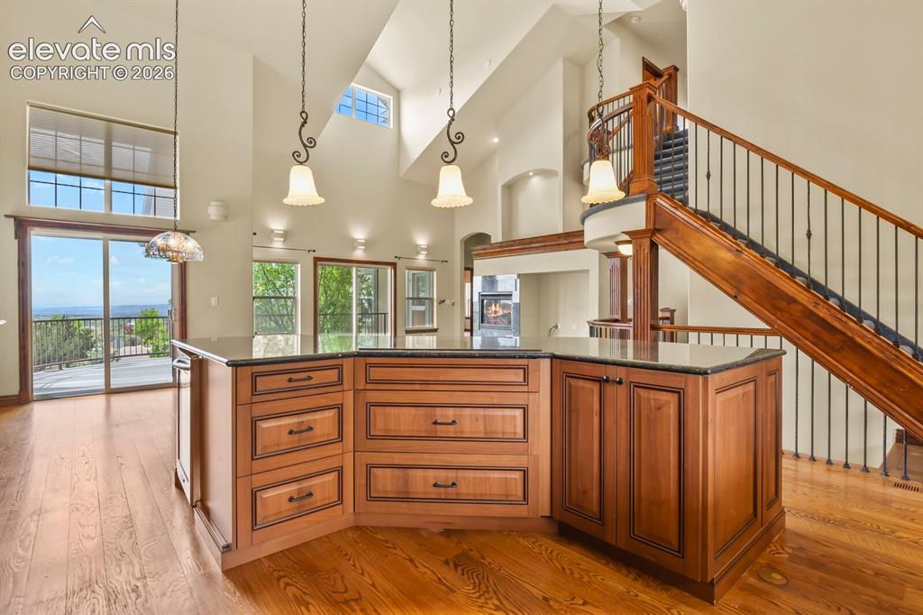 Image 7 of 33: Beautiful view of the island and the stunning vaulted ceilings with walkout