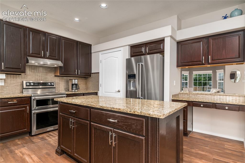Image 5 of 38: Kitchen