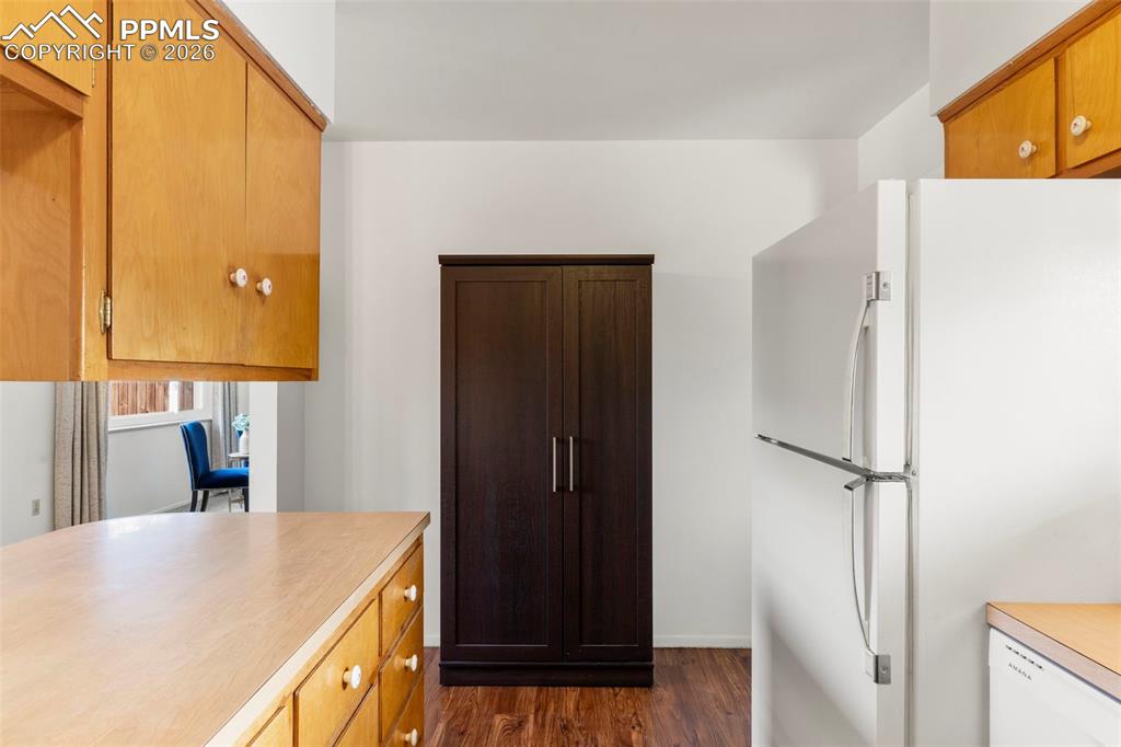 Image 10 of 29: Kitchen